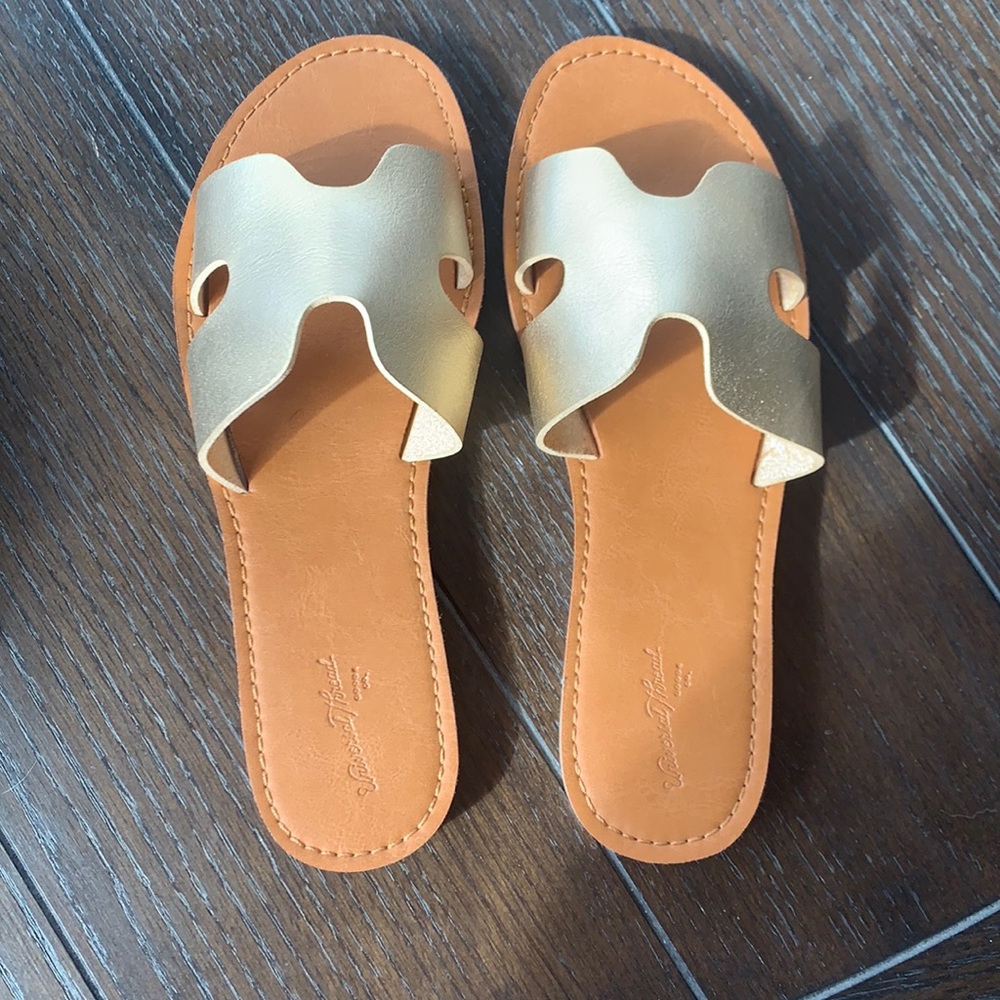 Universal Thread sandals